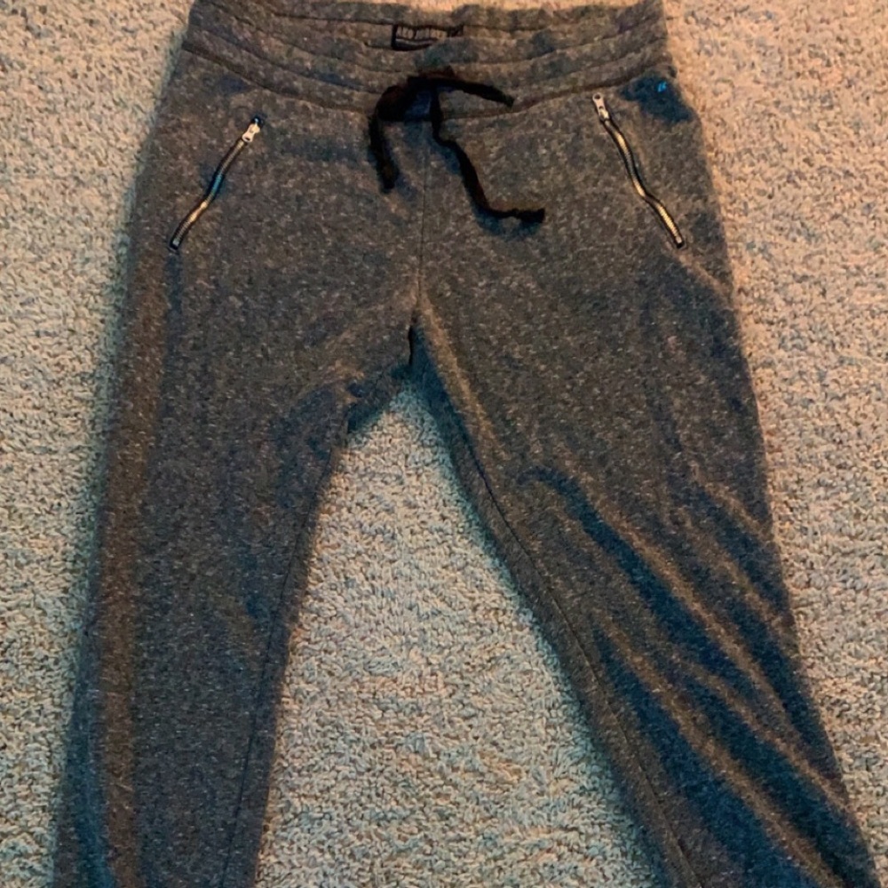 Grey Sweat pants. ( Aeo Jogger American eagle outfitters) Grey